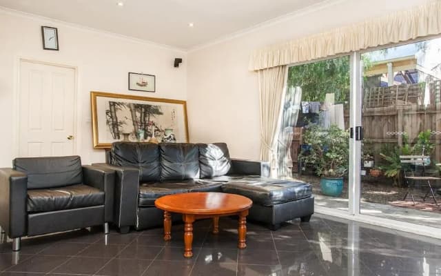 Abbotsford Private Rooms & Pods @ 15 Charles Homestay - photo 2