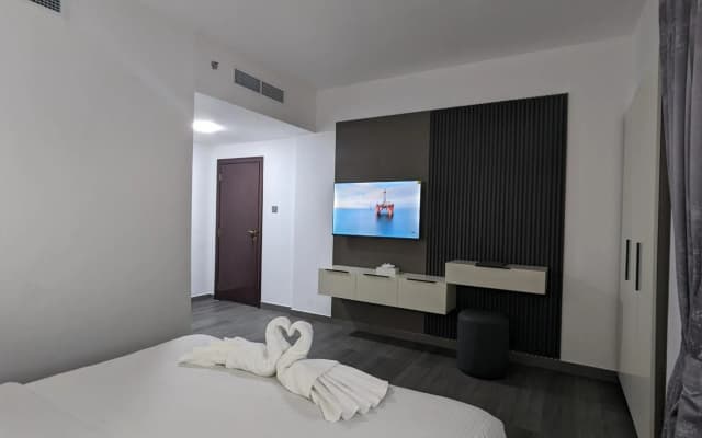 Sharjah Royal Tulip Hotel apartment - photo 3