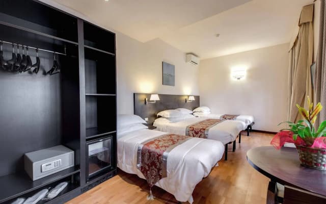 Regal Park Hotel - photo 4