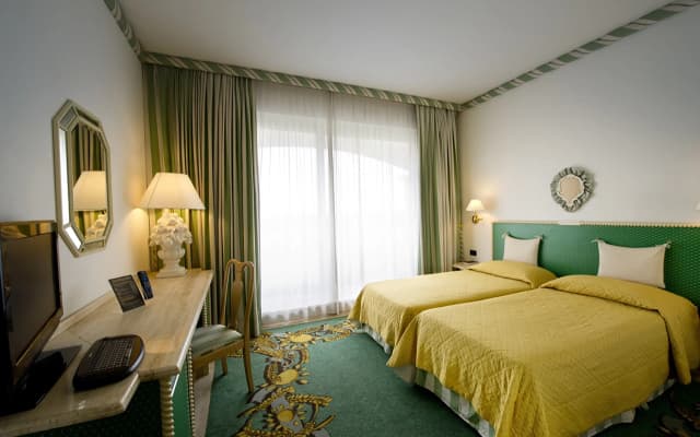 Hotel Aris Garden - photo 4