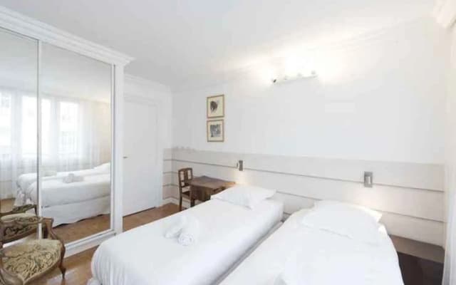 Apartment near Pont de Grenelle - photo 2