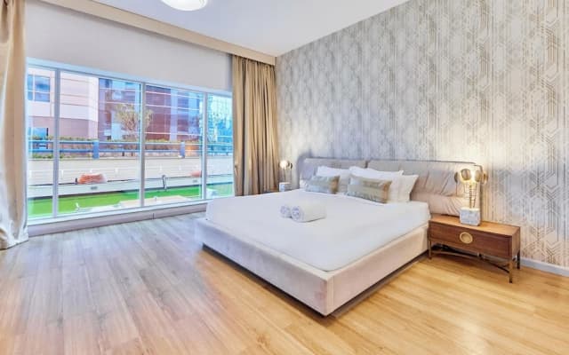 bnbme - Emirates Crown - 2BR & Maid Room - photo 3