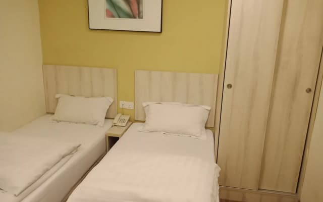 Hotel Zamburger Taman Segar - photo 4