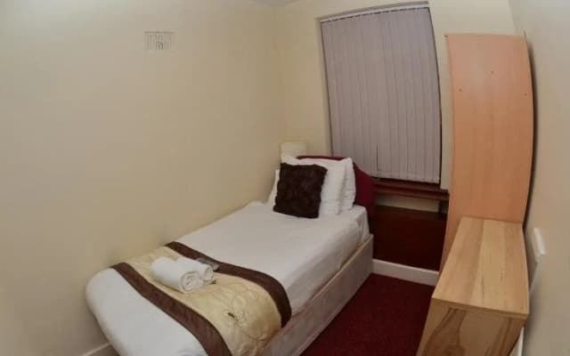 Heathrow Palace - photo 5