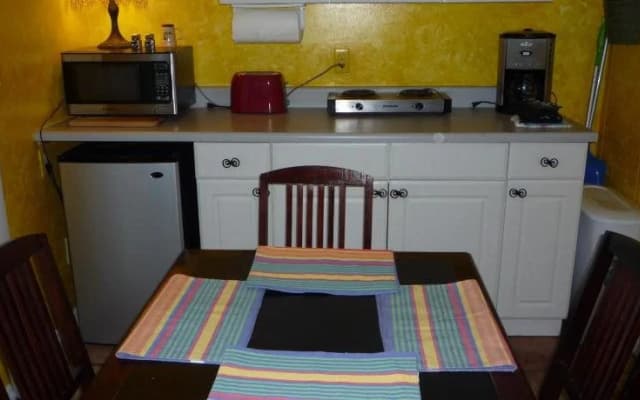 Woodland Hills Calabasas Guesthouses - photo 5