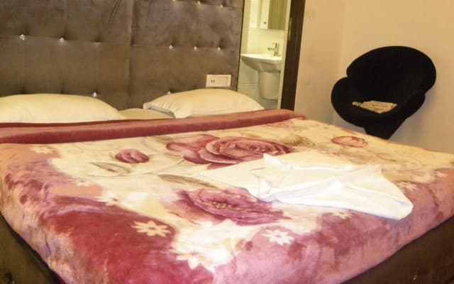 Hotel Cosmo Near BLK Hospital Karol Bagh - photo 4