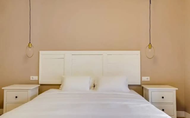Cosy 3 Bed 2 Bath in Vibrant Eixample, Near Metro - photo 4