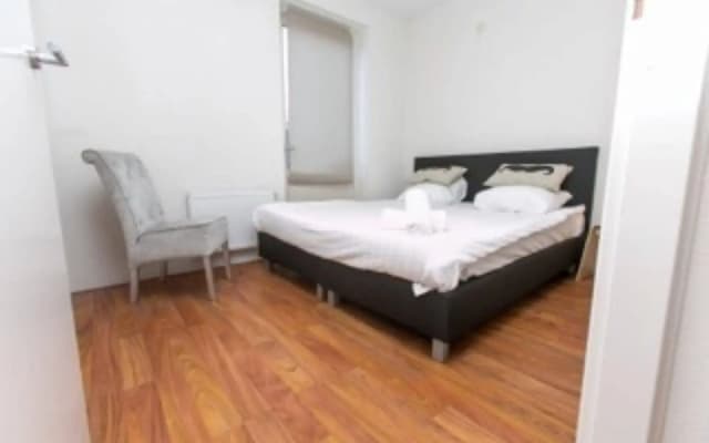 Amsterdam View Apartment - photo 5