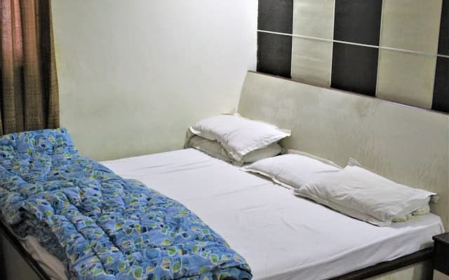 Central Guest House - photo 5