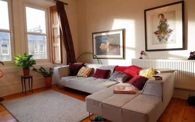 Luxury Central Georgian Apartment With Castle Views - photo 3