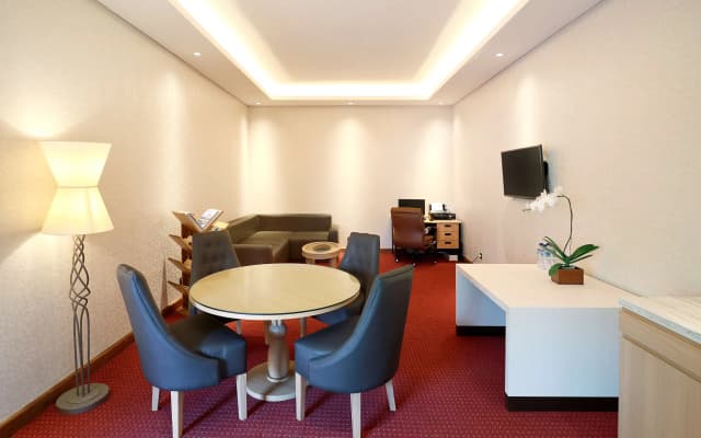 SereS Springs Resort & Spa Singakerta - photo 2