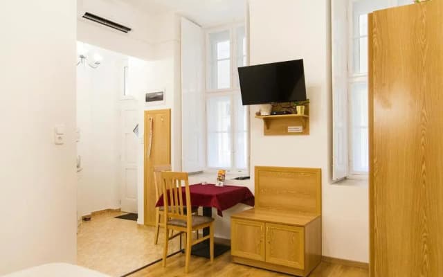 Authentic Akacfa Apartment - photo 2