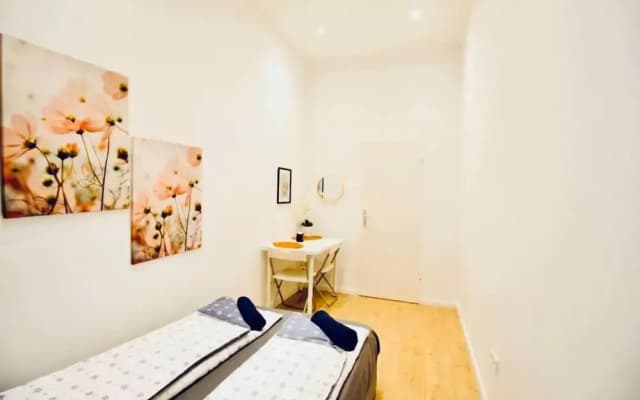 Cozy 5BR Apt 10min Walk to Augarten - photo 4