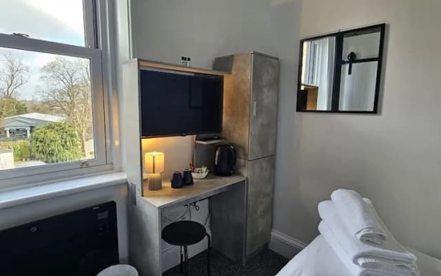Edinburgh City Hotel - photo 5