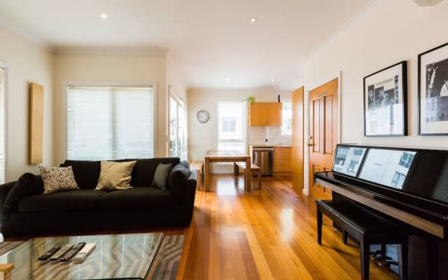 KIM, 2BDR West Melbourne Apartment - photo 3