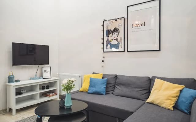 CozyYellowCube Apartment - photo 4