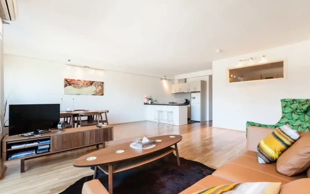 LANCE, 1BDR Melbourne Apartment - photo 2