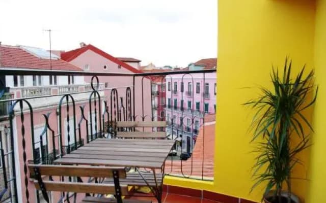 Lisbon Sloped Ceiling Apartment - photo 5