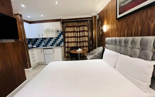 Cheshire Hotel - photo 5