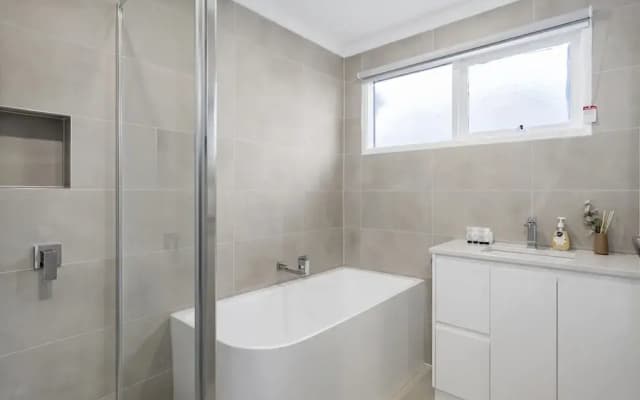 2-bed Rosebud Apartment With BBQ & Garden - photo 5