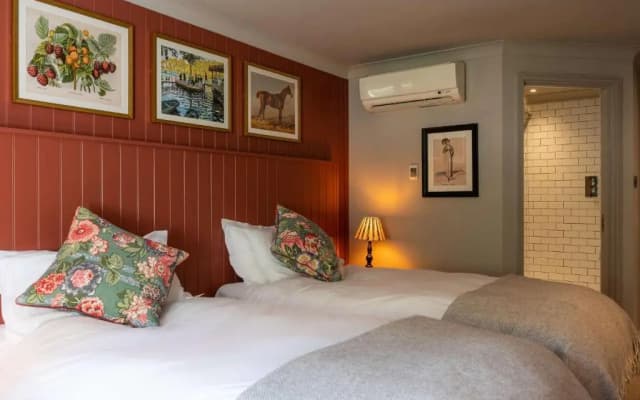 The Dukes Head Hotel - photo 2