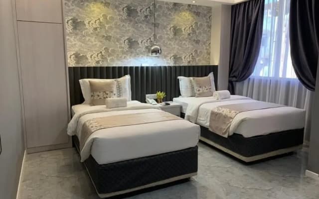 Red City Hotel - photo 2