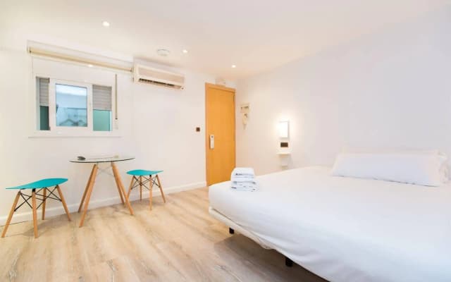 AinB Las Ramblas Colón Apartments - photo 3