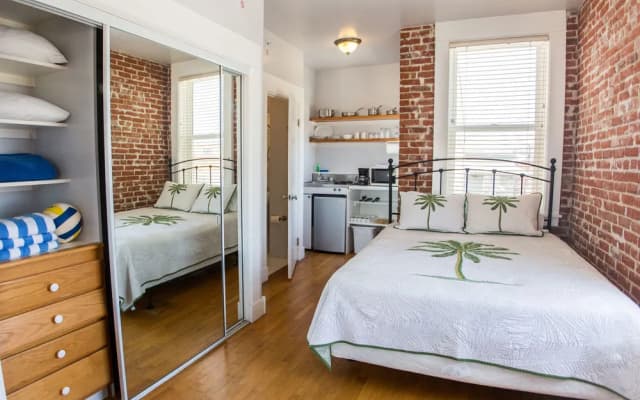 Venice Beach Suites Hotel - photo 3