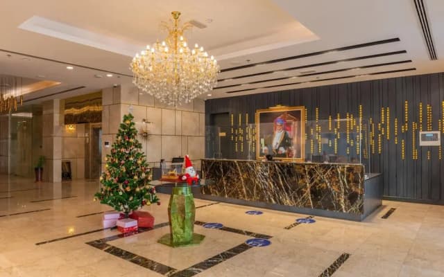 Royal Crown Hotel - photo 2