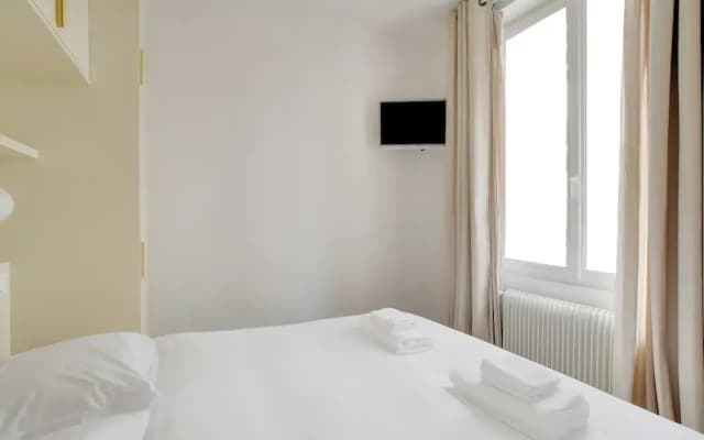 Elegant Apartment -2br/6p - Pere Lachaise - photo 5