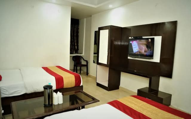 Hotel Suzi International - photo 4