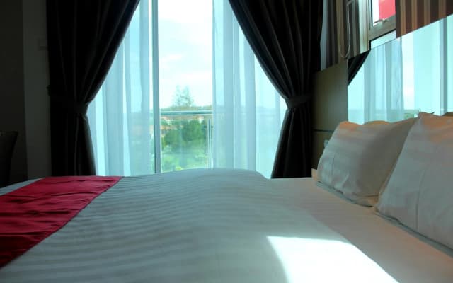 906 Premier Hotel - photo 4