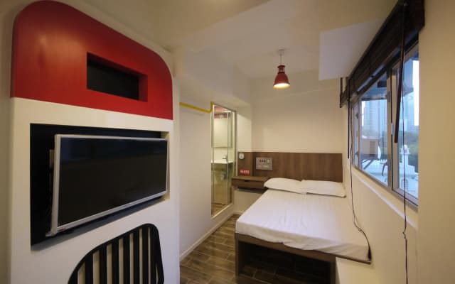 Panda's Hostel - Hot Dog Bus - photo 2