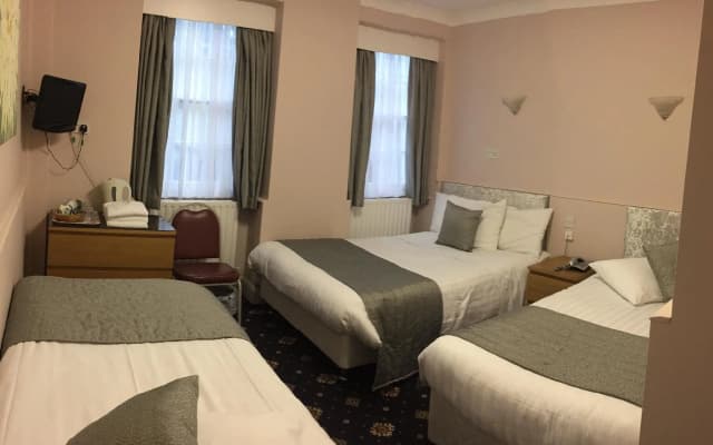 Astoria Hotel - photo 2