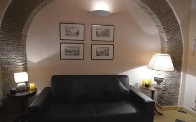 Luxury Art Apt With Terrace in Trastevere, Serviced by Hostmaker - photo 3