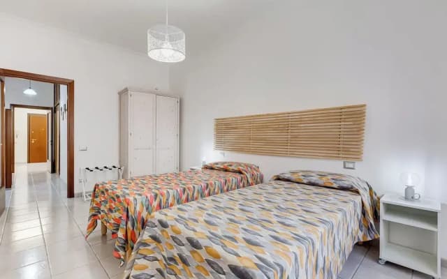 Cozy 2-Bedroom Flat with Balcony - photo 4