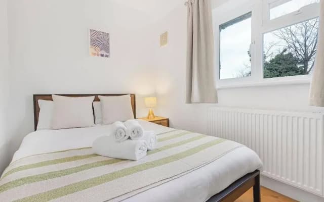 Spacious 3-bed House With car Park Near Heathrow - photo 2