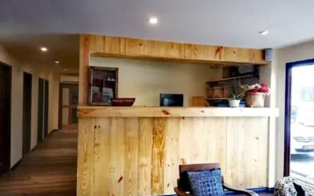 Anggun Lodge Private Room with Sharing Bathroom - photo 4