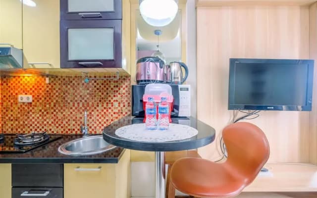 Spacious And Comfy Studio At Tamansari Sudirman Apartment - photo 5