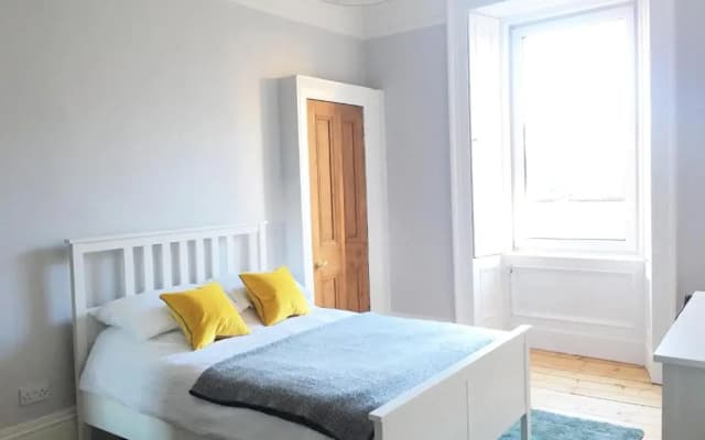 Historic Edinburgh 1890s Home Turned Relaxing Retreat - photo 2