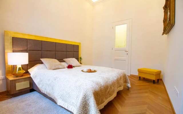 Count Zrinyi Luxourious Residence - photo 3