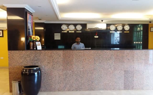 OYO 117 Majestic Hotel - photo 2