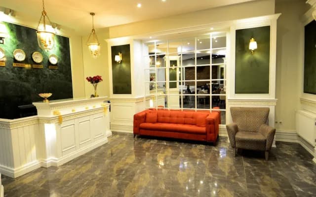 Green Queen Hotel - photo 2