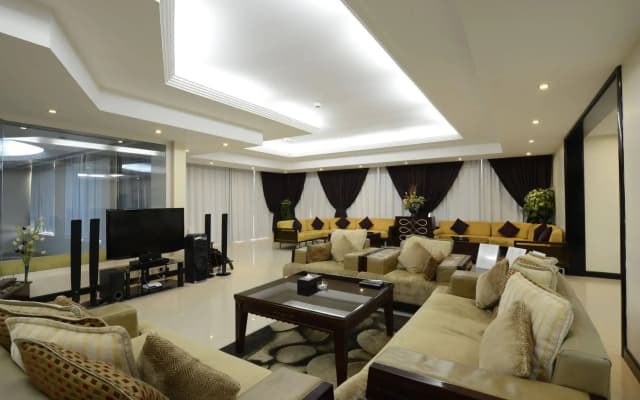 Royal Beach Hotel & Resort - photo 2