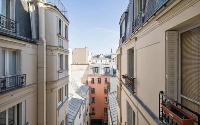 Cosy Flat Sleeps 4 W/terrace in the 10th District - photo 2