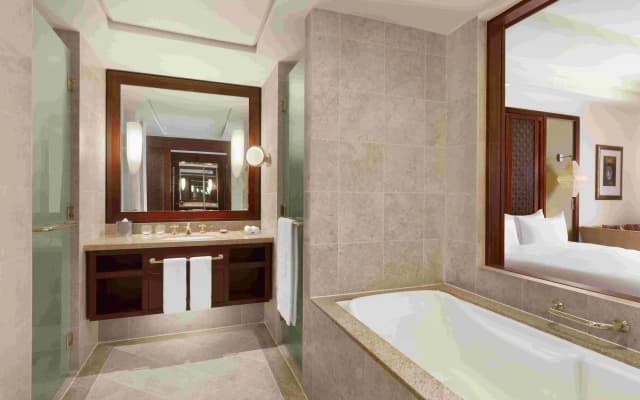 Al Husn Muscat Hotel  - photo 3