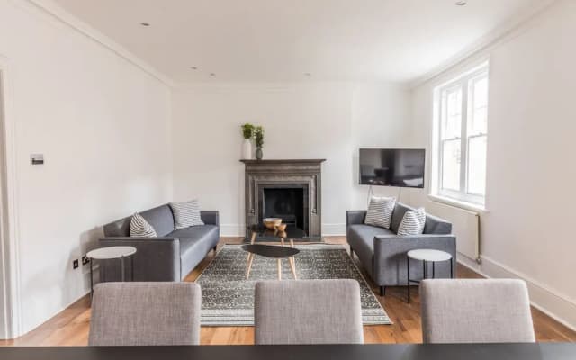 Eson2 - Charming 3 Bedroom Flat in Chelsea - photo 3