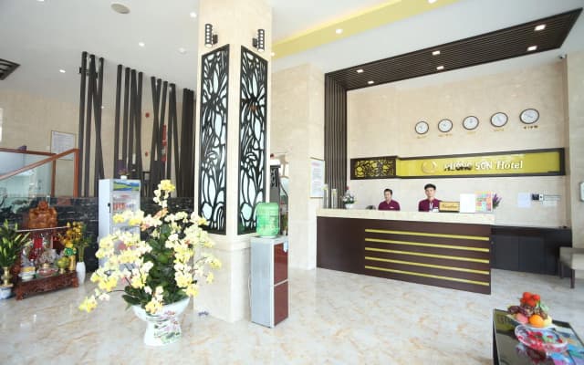 Huong Son Hotel - photo 2