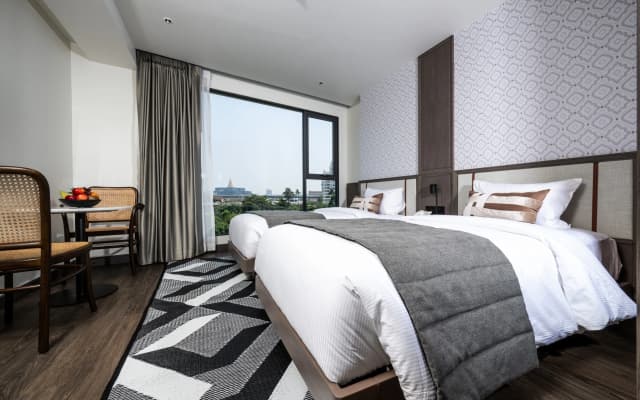 We Hotel Riverfront - photo 2