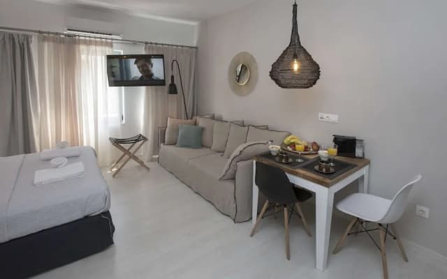 Ermou Stylish Suites by GHH - photo 4